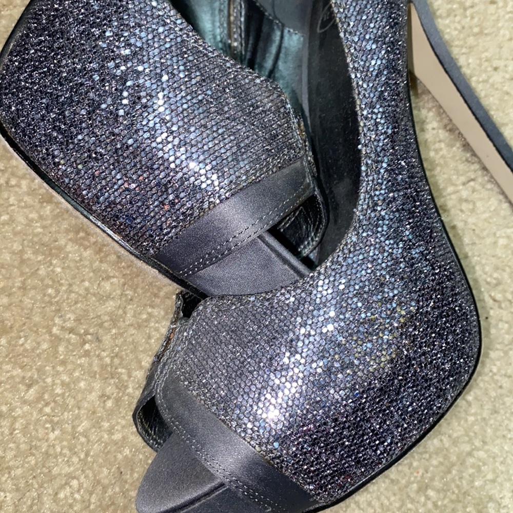 Grey Heels - Picture 3 of 7
